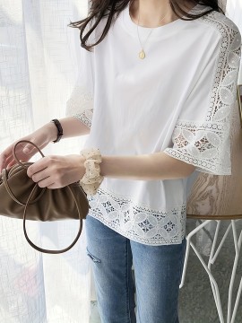 かわいい日本の女性のための、の新作、半袖レース透かし彫り通気性ラウンドネックTシャツ、バットウィングスリーブ付き。