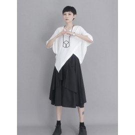 女性用シックなホワイトアシンメトリーヘム半袖トップス - ユニークなスプリットデザインの夏ファッションステートメントブラウス、洗濯機可、オールシーズンカジュアルスタイル、アオルセイゾンブラウス | シックモダンブラウス | 洗濯機対応