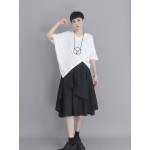 女性用シックなホワイトアシンメトリーヘム半袖トップス - ユニークなスプリットデザインの夏ファッションステートメントブラウス、洗濯機可、オールシーズンカジュアルスタイル、アオルセイゾンブラウス | シックモダンブラウス | 洗濯機対応