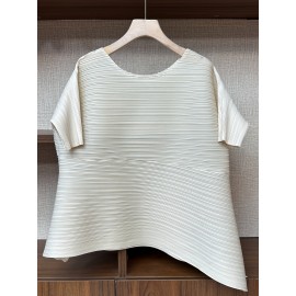 女性用ベージュトップス、ゆったりシルエット、ラウンドネック、夏カジュアル