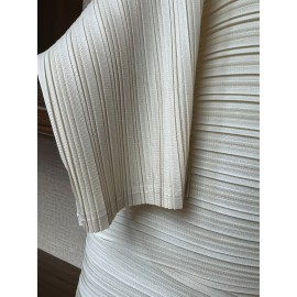 女性用ベージュトップス、ゆったりシルエット、ラウンドネック、夏カジュアル