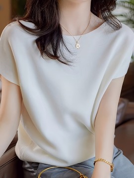 夏にぴったりの、ビスコース素材を使用した、新しいブリティッシュスタイルの薄い丸首の半袖バットウィングトップ。無地で、レディースウェアです。
