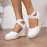 1 足の女性の快適なスリッポンカジュアルウェッジサンダル、ソリッドホワイトカラー、ラウンドトゥ、ハイプラットフォームヒール、オールシーズン、人工皮革アッパーとライニング、TPRソール、ファブリックインソール